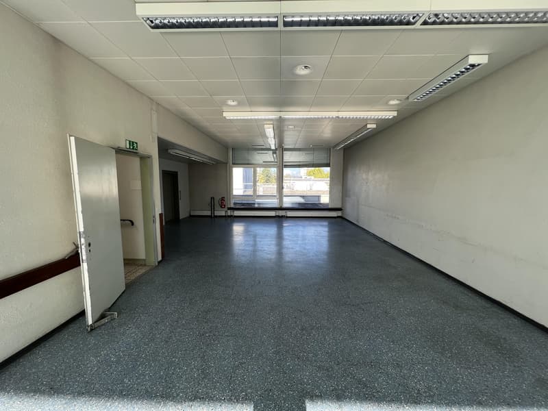 Espace commercial central à louer (9)