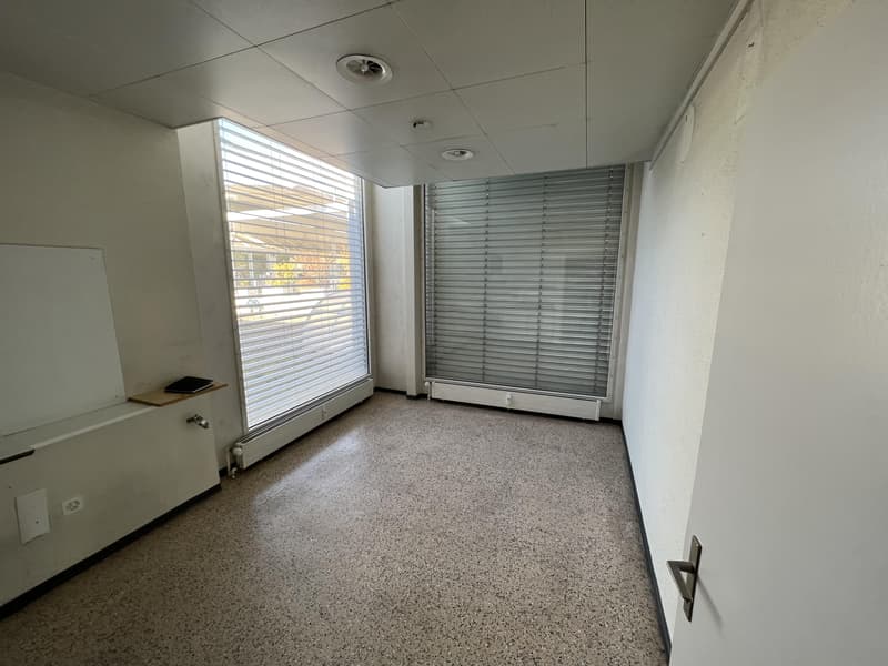 Espace commercial central à louer (12)