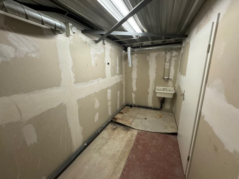 Espace de stockage/industriel dans un emplacement avantageux (9)