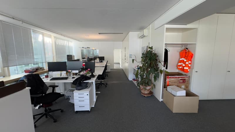 Espace de bureau centralement situé à louer (5)