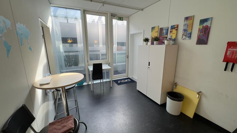Espace de bureau centralement situé à louer (13)