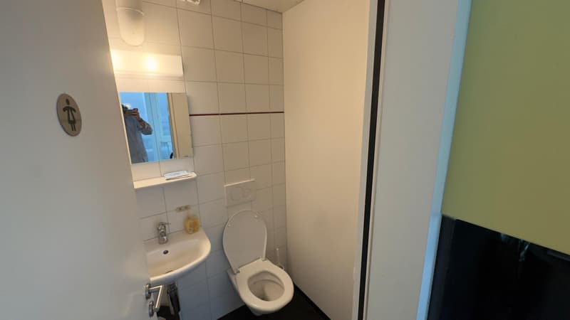 Espace de bureau centralement situé à louer (12)