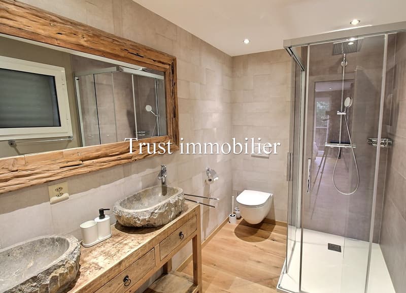 1.6007L. Chalet à louer au centre de Crans (8)