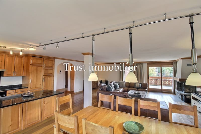 5003. Double appartement en RdC au centre de Crans (2)
