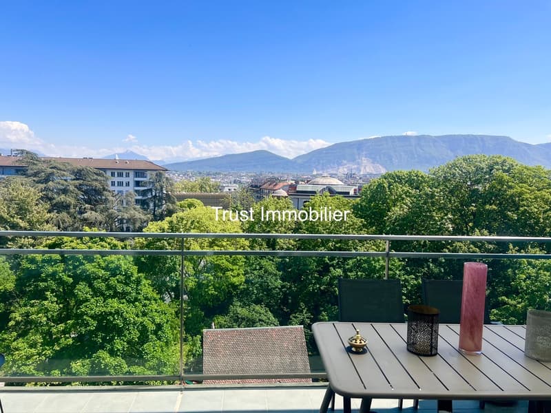 4001. Duplex attique rénové avec vue panoramique - Immeuble moderne (11)