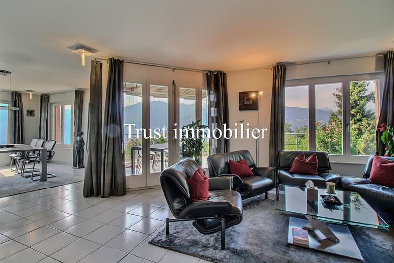 6002. Bright house with panoramic view of the mountains (1)