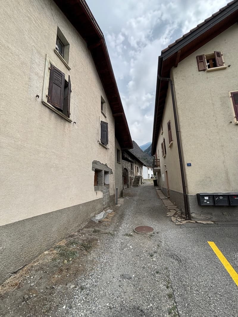2005M-Riddes. Village house with great potential for renovation (4)