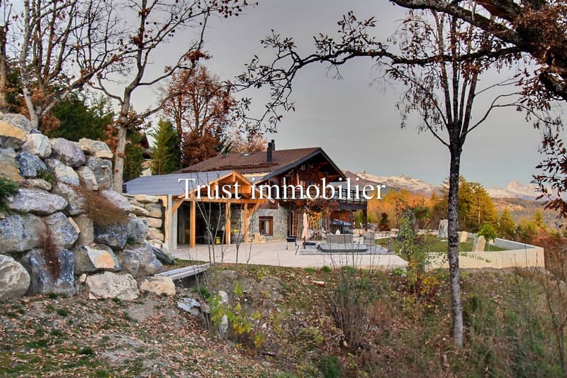 Vue panoramique et tranquillité garanties pour ce Chalet (3)
