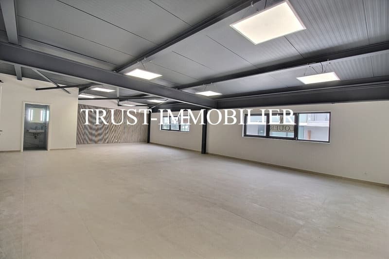 9002-MV-Saxon-Surface commerciale moderne de 102,6 m² (1)