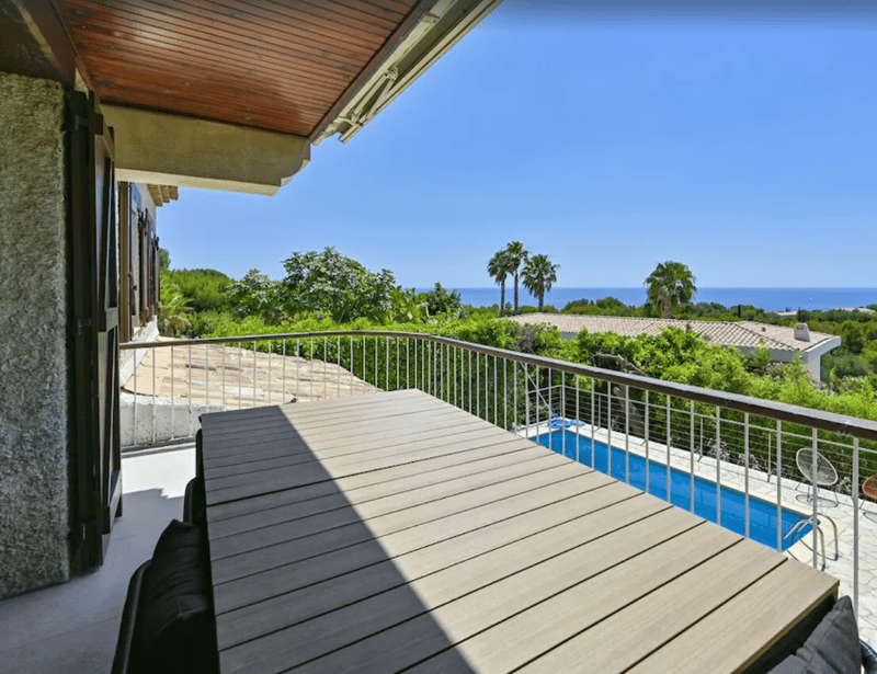 PROCHE BANDOL LOUE VILLA BORD DE MER A LA SEMAINE DOMAINE PRIVE AVEC PISCINE (2)