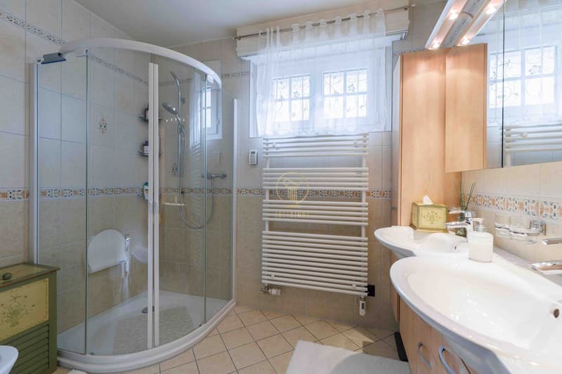CROIX-SUR-LUTRY, superb master villa with 2810 m² of land and breathtaking views of the lake! (12)