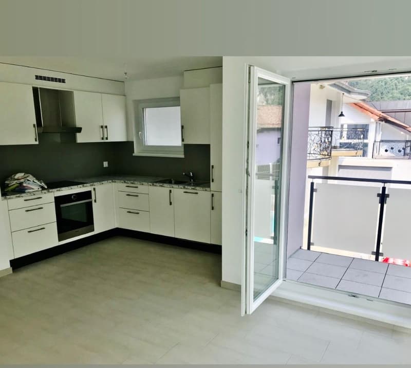 Superbe appartement de 2.5 pièces au premier étage avec balcon à côté de l'hôpital. (4)