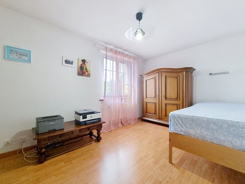 RENENS - Semi-detached villa with 5.5 rooms and large garden, not subject to a PPE. (8)