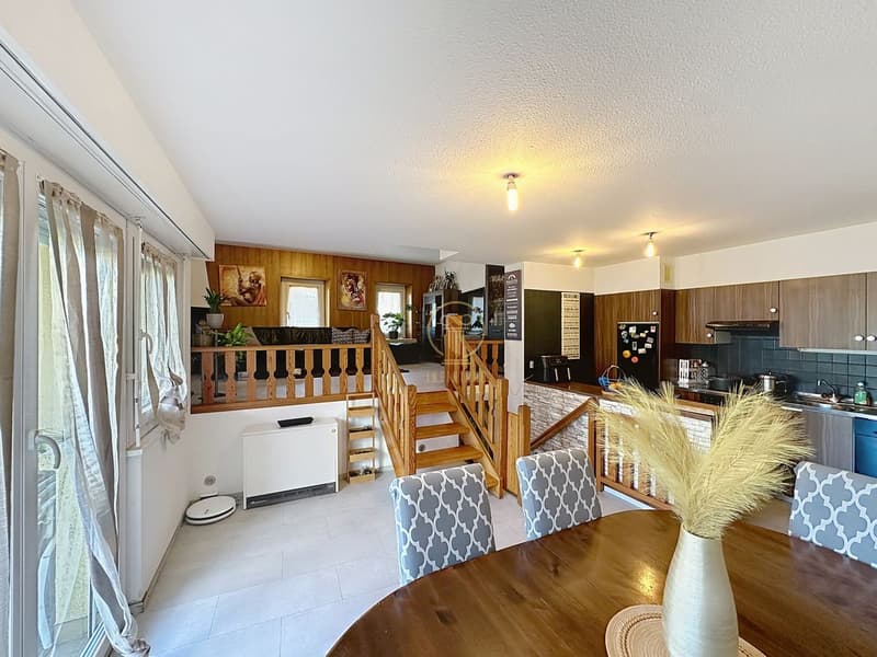 CONTHEY (VS) - 5.5-room apartment with character in a small PPE! (3)