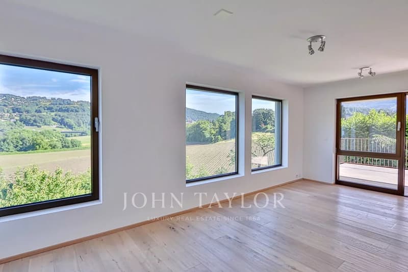 Contemporary Semi-Detached Villa, like new (3)