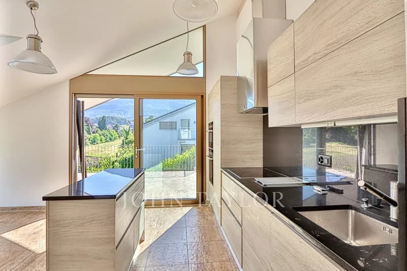 Contemporary Semi-Detached Villa, like new (12)