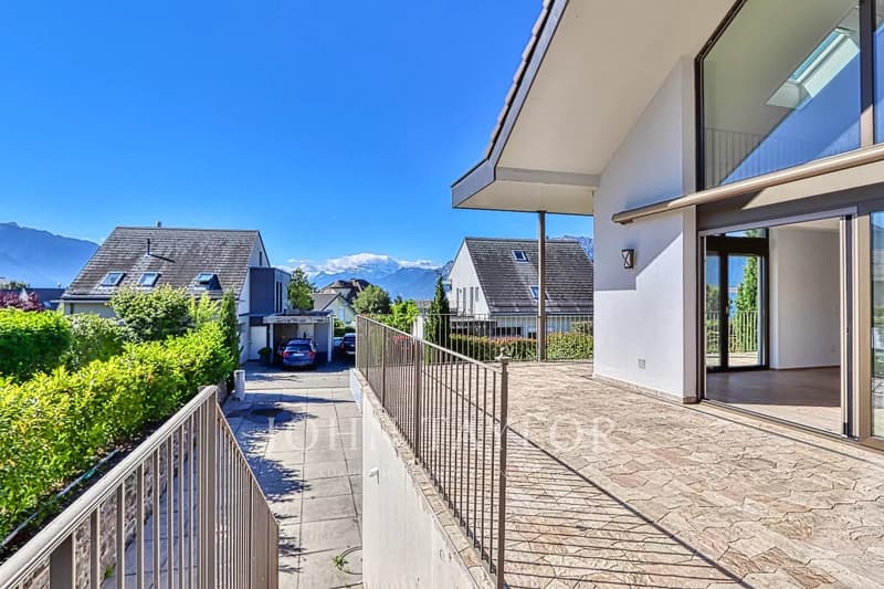 Contemporary Semi-Detached Villa, like new (2)