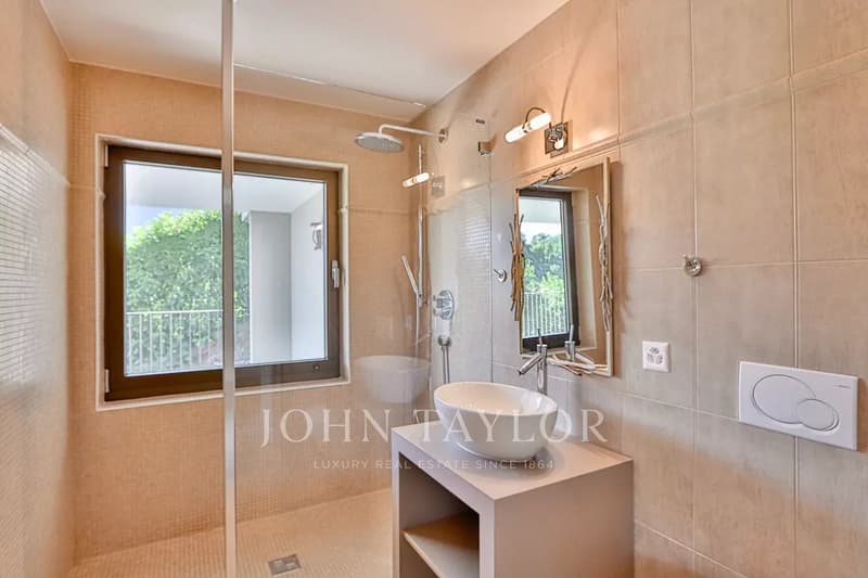 Contemporary Semi-Detached Villa, like new (6)