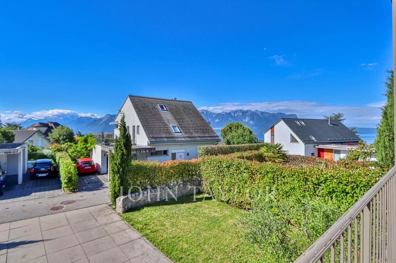 Contemporary Semi-Detached Villa, like new (10)