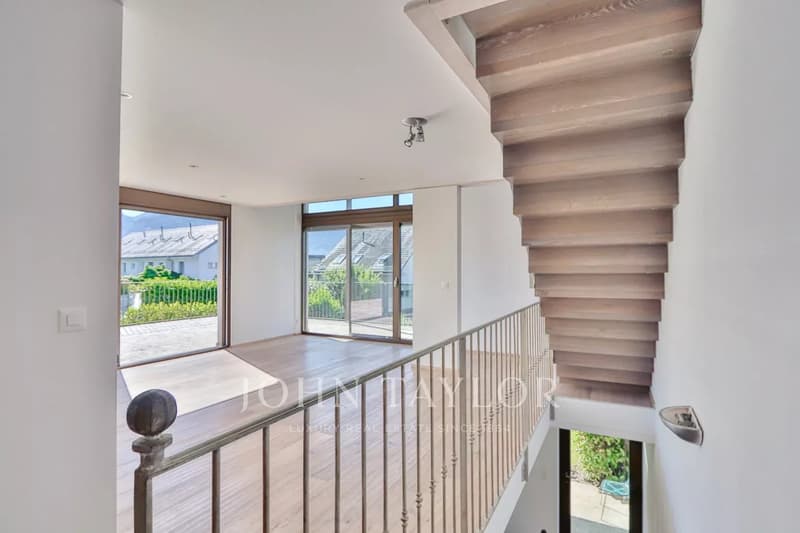 Contemporary Semi-Detached Villa, like new (9)
