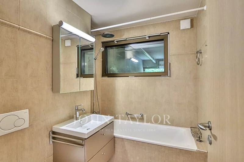 Contemporary Semi-Detached Villa, like new (8)
