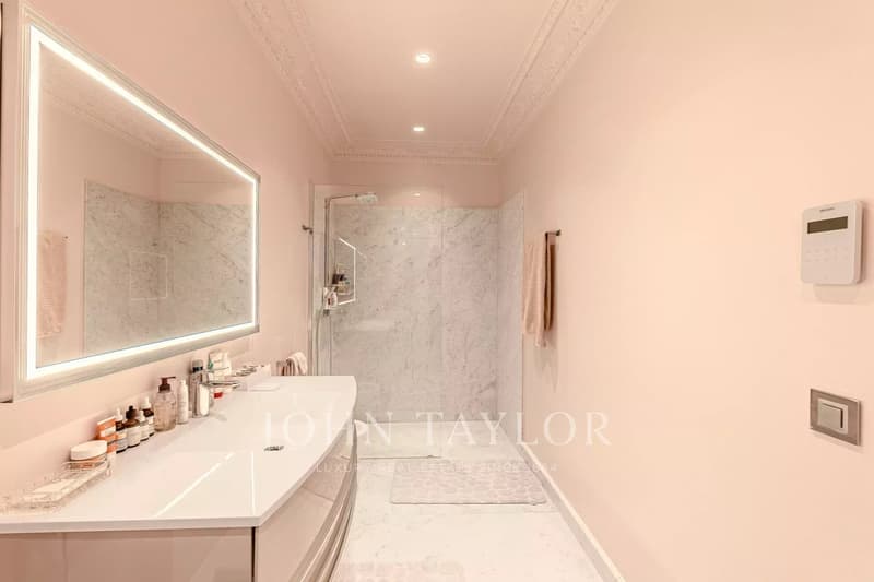 Luxurious apartment with spectacular views (10)