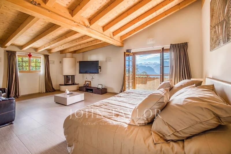 CO-EXCLUSIVITY! Fabulous family chalet with panoramic views of the mountains (6)