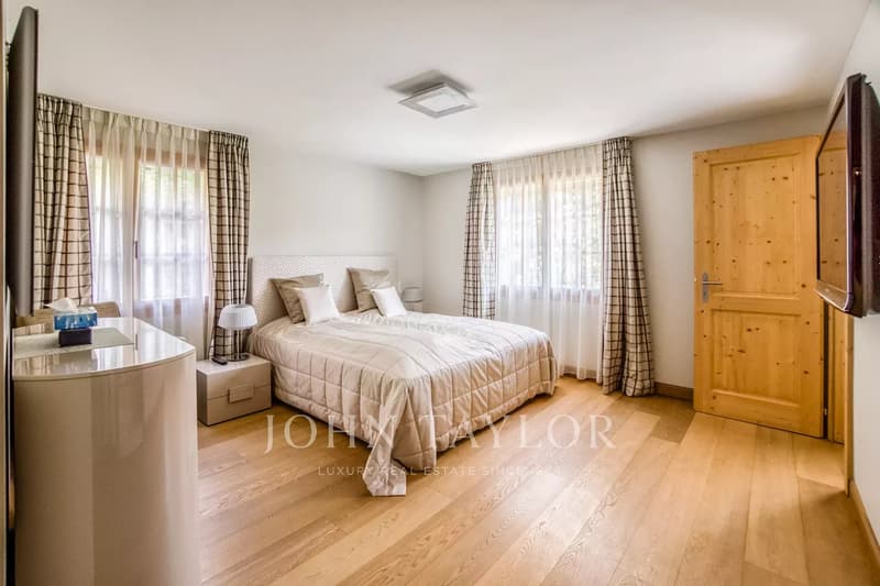 CO-EXCLUSIVITY! Fabulous family chalet with panoramic views of the mountains (8)