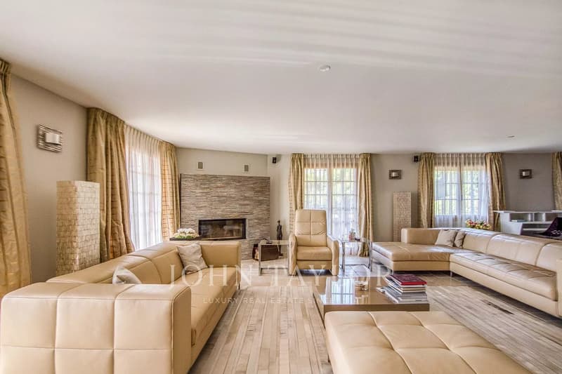 CO-EXCLUSIVITY! Fabulous family chalet with panoramic views of the mountains (12)