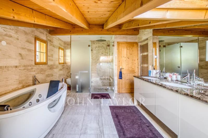 CO-EXCLUSIVITY! Fabulous family chalet with panoramic views of the mountains (10)