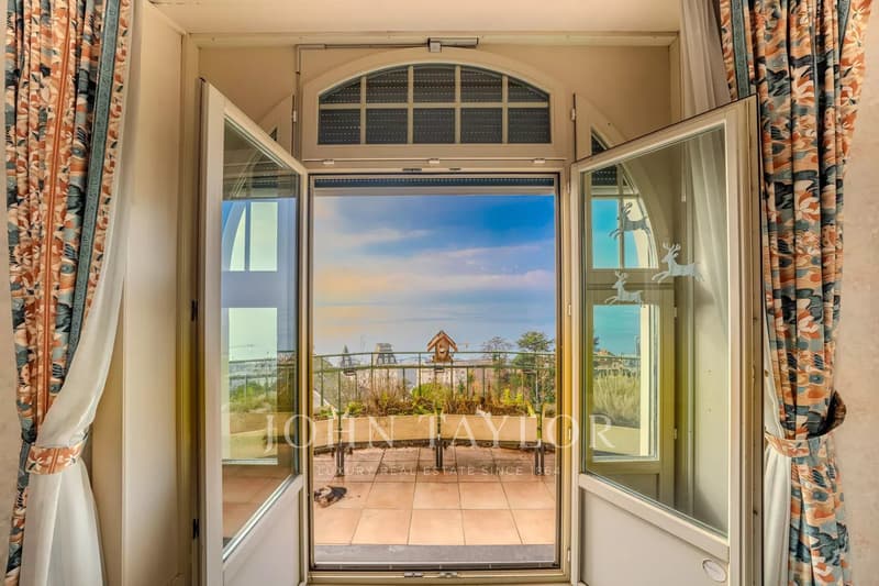 EXCLUSIVE: Exceptional property with panoramic view (4)
