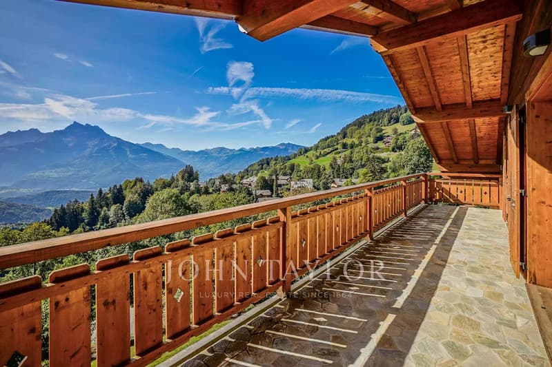 CO-EXCLUSIVITY! Fabulous family chalet with panoramic views of the mountains (2)
