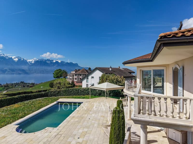 Sumptuous property with panoramic views of the lake (7)
