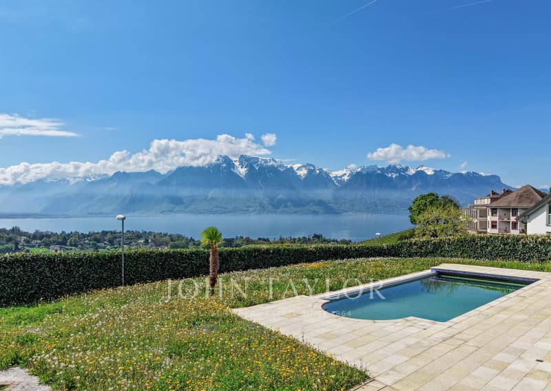 Sumptuous property with panoramic views of the lake (5)