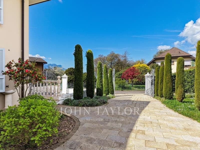 Sumptuous property with panoramic views of the lake (4)