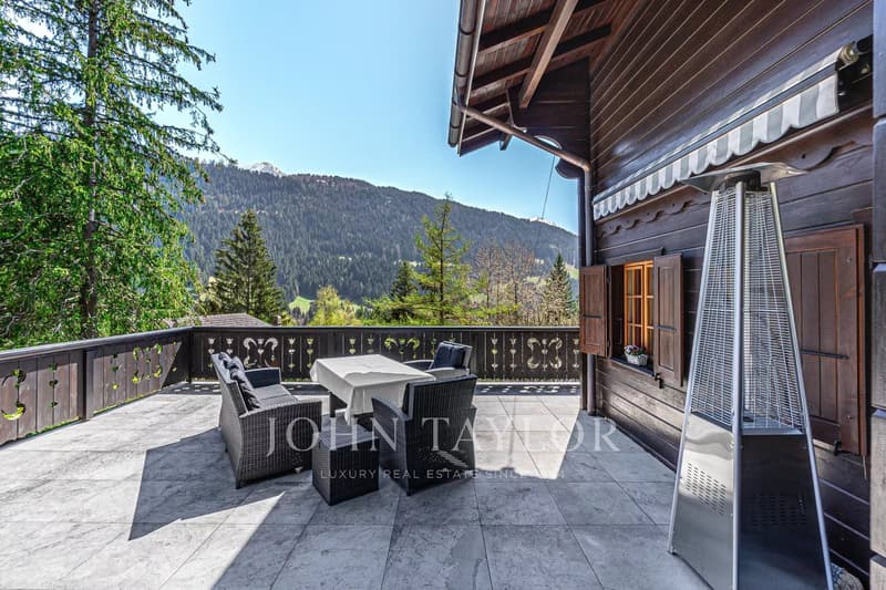 Magnificent chalet nestled in a green oasis with a view of the mountains (1)