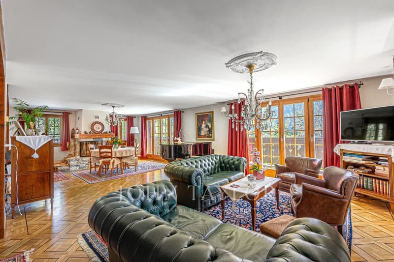 Magnificent chalet nestled in a green oasis with a view of the mountains (4)