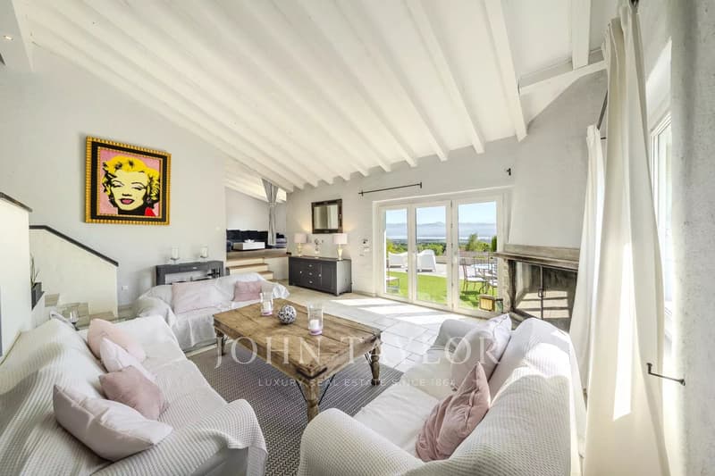 Dominant villa with unique panorama over the lake and the Alps (11)