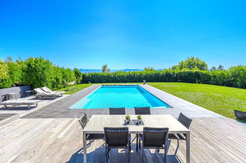 Dominant villa with unique panorama over the lake and the Alps (5)
