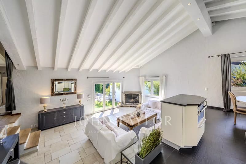 Dominant villa with unique panorama over the lake and the Alps (9)