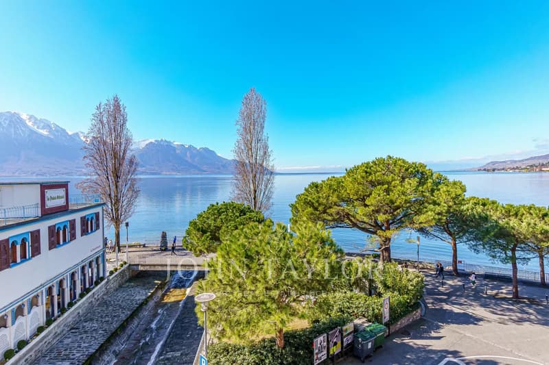 Beautiful apartment on the first line of the lake shore (1)