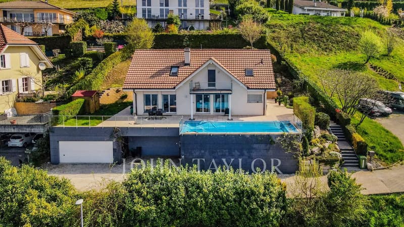 Individual villa with pool and panoramic view (2)
