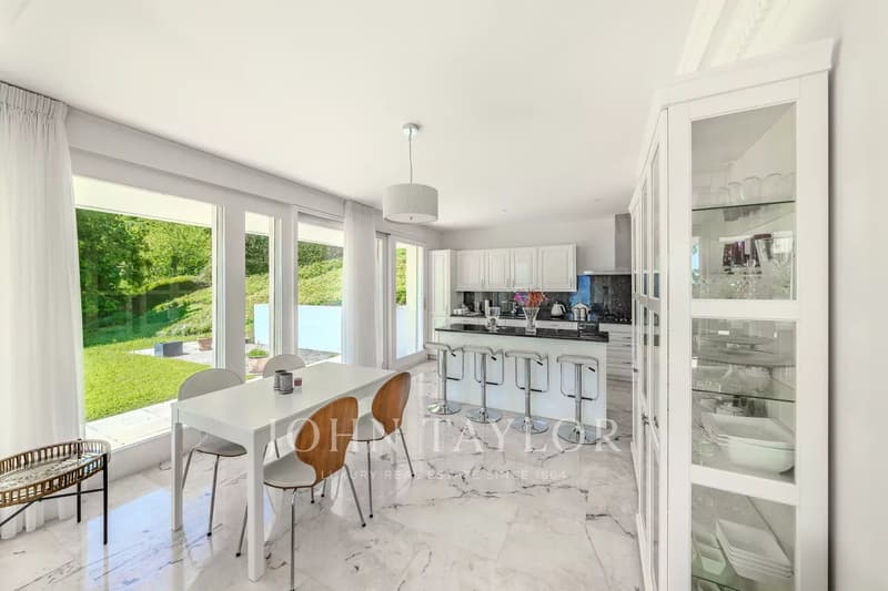 EXCLUSIVITY!! Spacious villa with spectacular panoramic view (7)