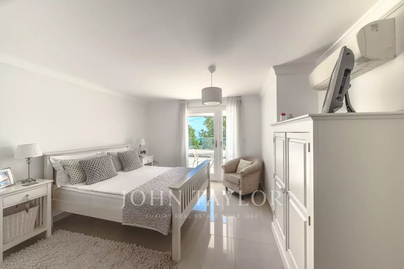EXCLUSIVITY!! Spacious villa with spectacular panoramic view (11)