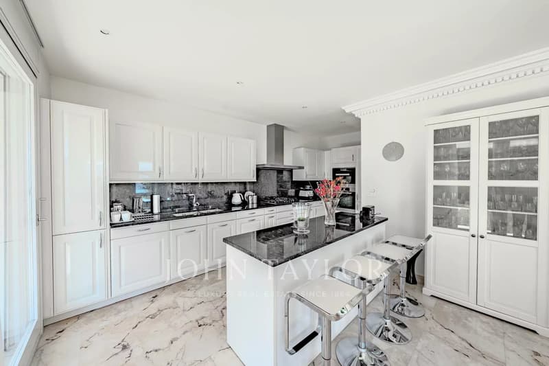 EXCLUSIVITY!! Spacious villa with spectacular panoramic view (6)
