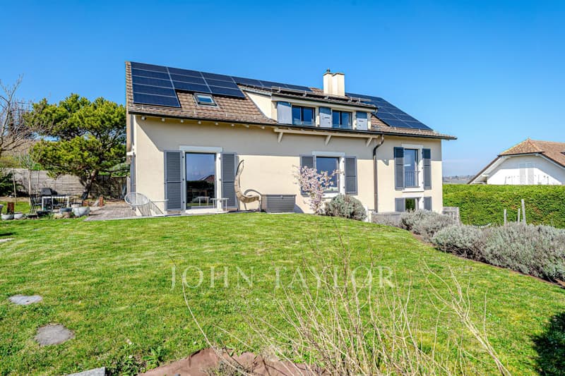 Detached villa with panoramic view of Lake Geneva (1)