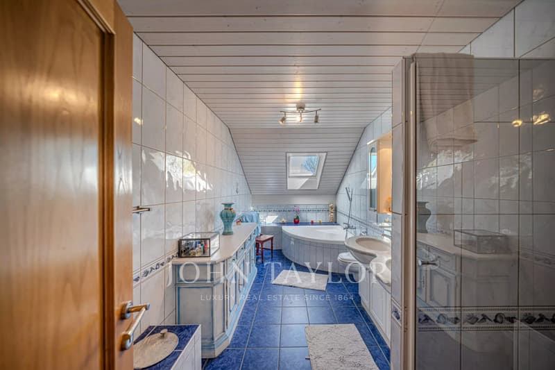 Élégante villa familiale avec piscine (12)