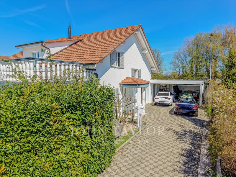 Élégante villa familiale avec piscine (2)