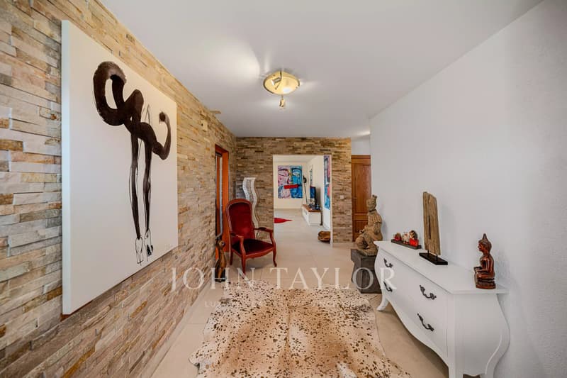 Élégante villa familiale avec piscine (3)