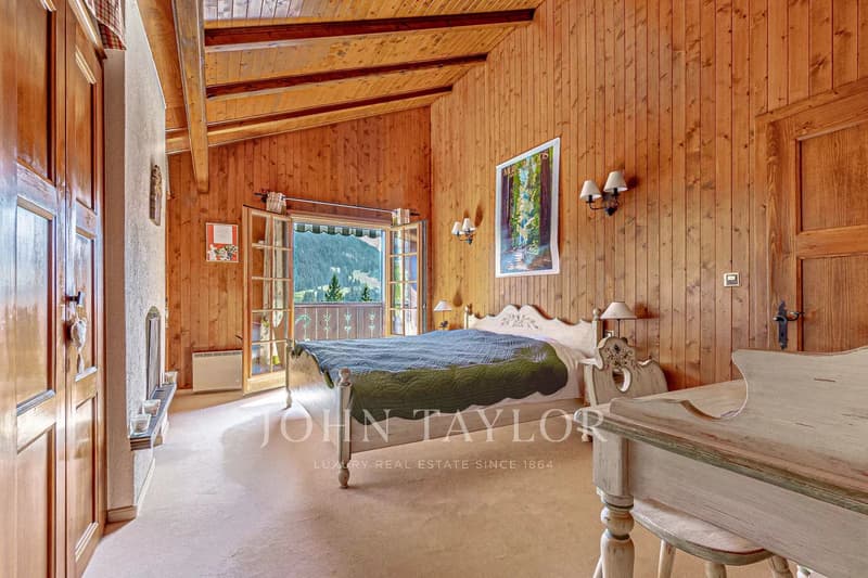 Magnifique chalet niché dans un oasis de verdure avec vue sur les montagnes (6)